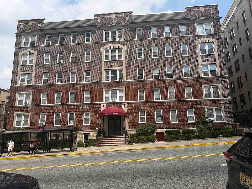 1st image of 6045 Boulevard Un E #2
