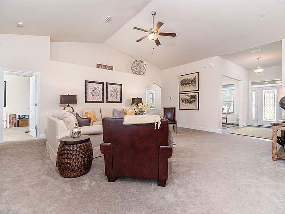 4th image of 365 Promenade Ln