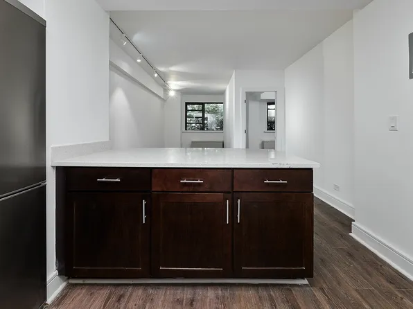 225 East 63rd Street image 5 of 12