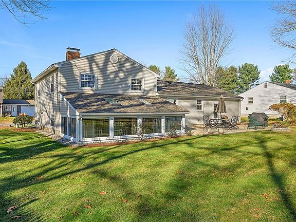 4th image of 399 Knollwood Dr