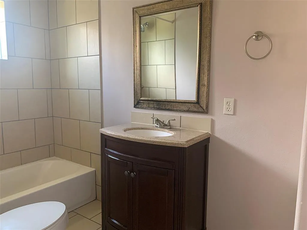3 bed, 2.5 bath, 1404 sqft, $1,600 — Photo 3