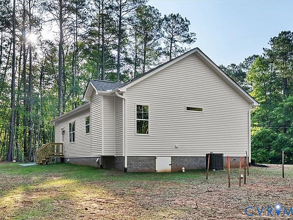 5th image of 136 Hicks Dr
