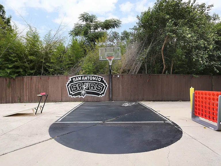 E Courtland Pl — Photo 15