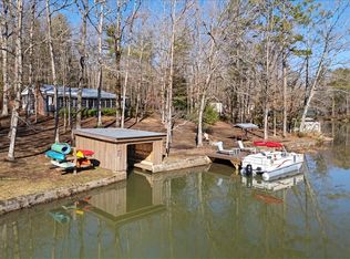 693 W Cove Dr, Mountain Rest, SC 29664