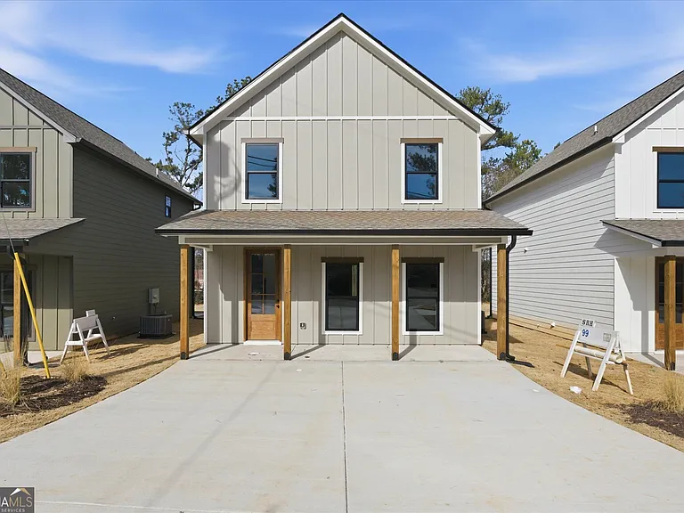 99 Carroll Cir — Photo 1