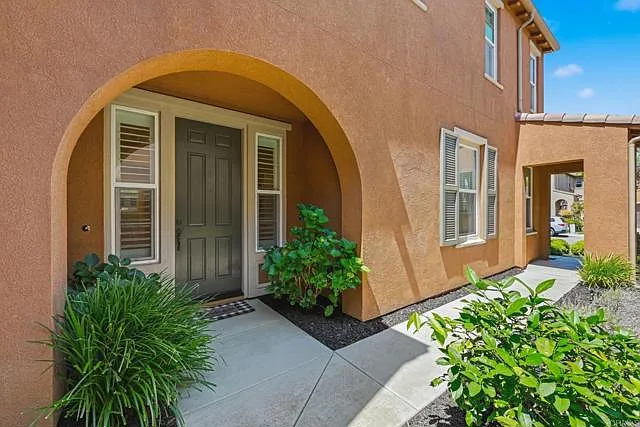 1080 Breakaway Dr — Photo 2