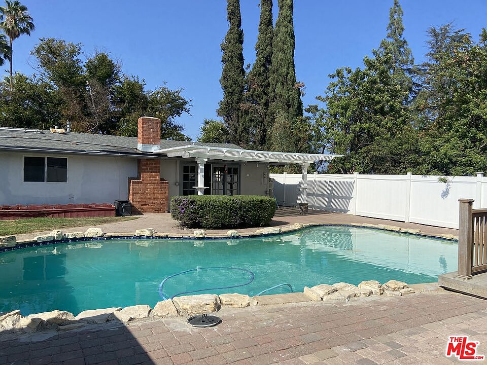 1st image of 20502 Oxnard St