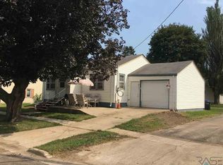 105 W Maple St, Beresford, SD 57004