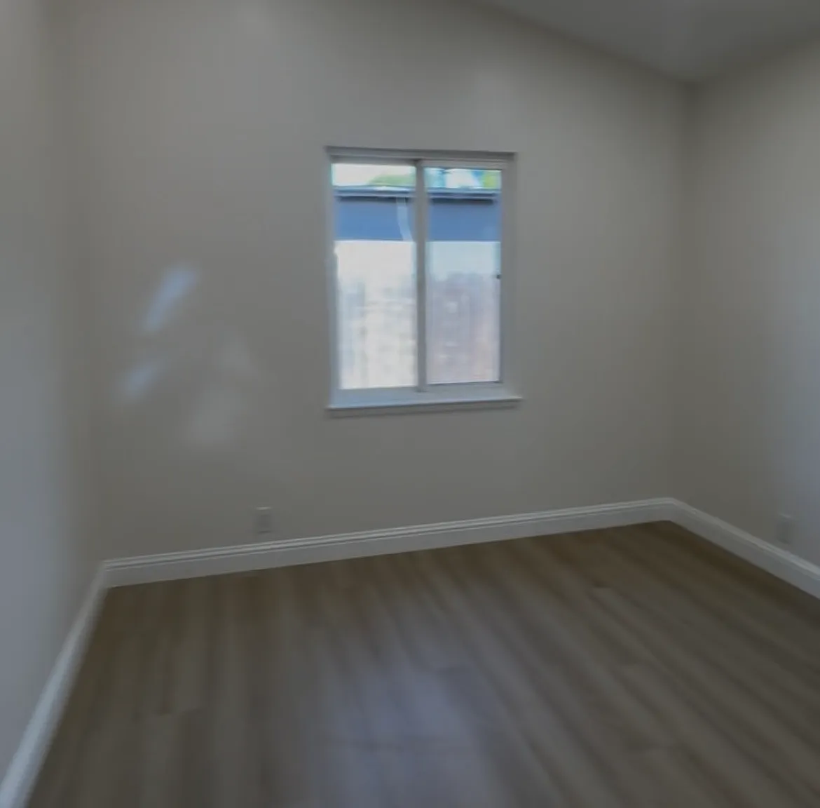3 bed, 1000 sqft, $4,350 — Photo 3