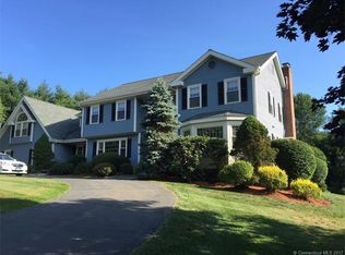 12 Ashford Ln, Newtown, CT 06470