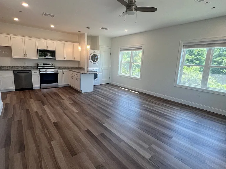 236 W Main St #203 — Photo 5