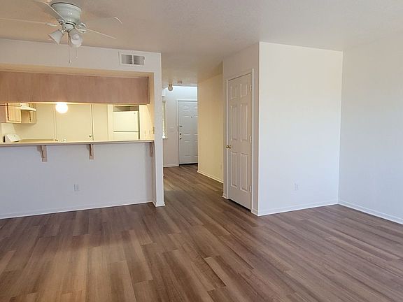 3rd image of 1034 Burton Dr #C