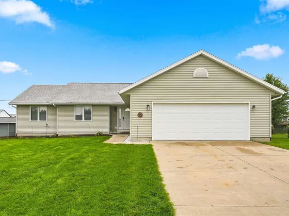 55 Thompson Dr, Palo, IA 52324