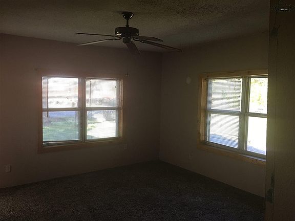 3rd image of 407 W Daisy St