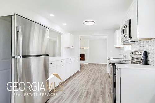 5th image of 4085 Valley Wood Dr
