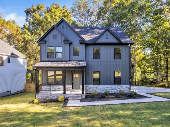 2 Henderson Dr, Travelers Rest, SC 29690