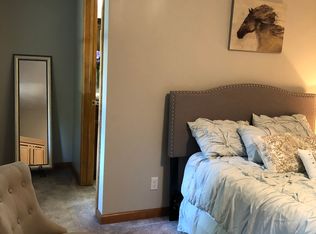 450 Harding Rd, Williamsville, NY 14221