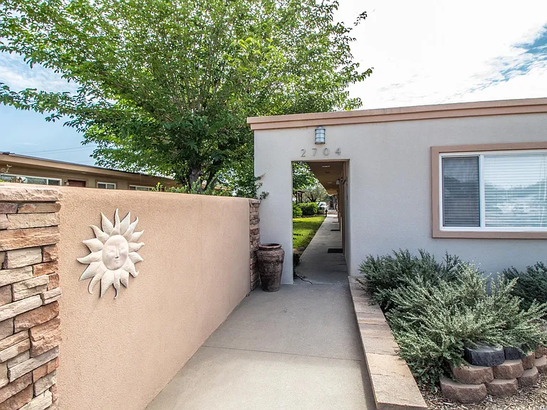 2704 N Dustin Ave — Photo 22