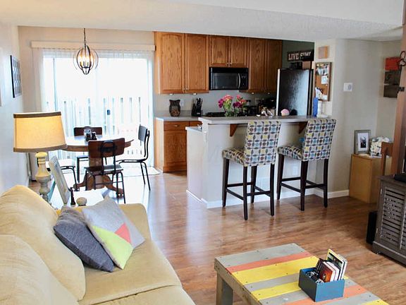 3rd image of 4985 Singleton Dr