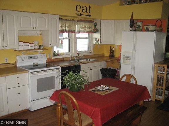 3rd image of 205 Linden St S