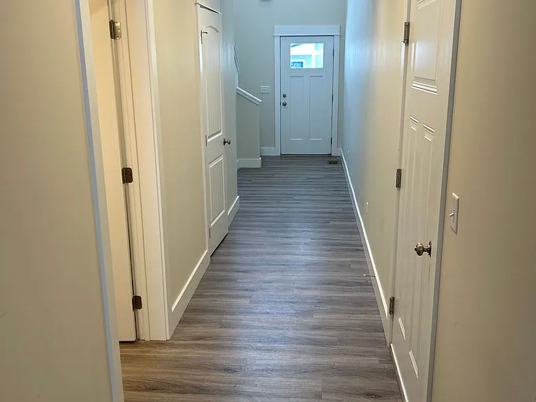 1072 Abigail Ln — Photo 4