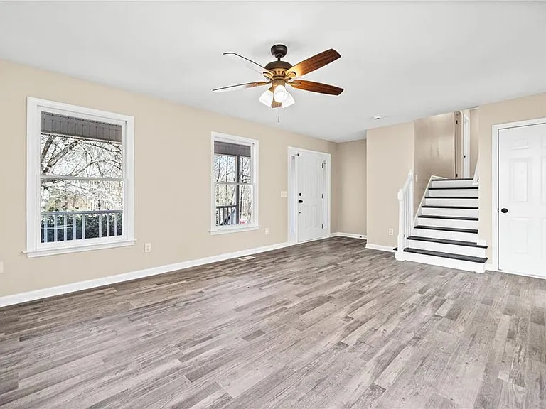 228 Hawkins Farm Cir — Photo 6