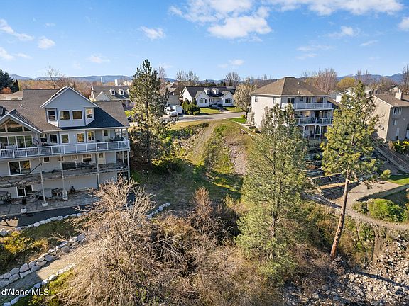 3rd image of 695 S Majestic View Dr
