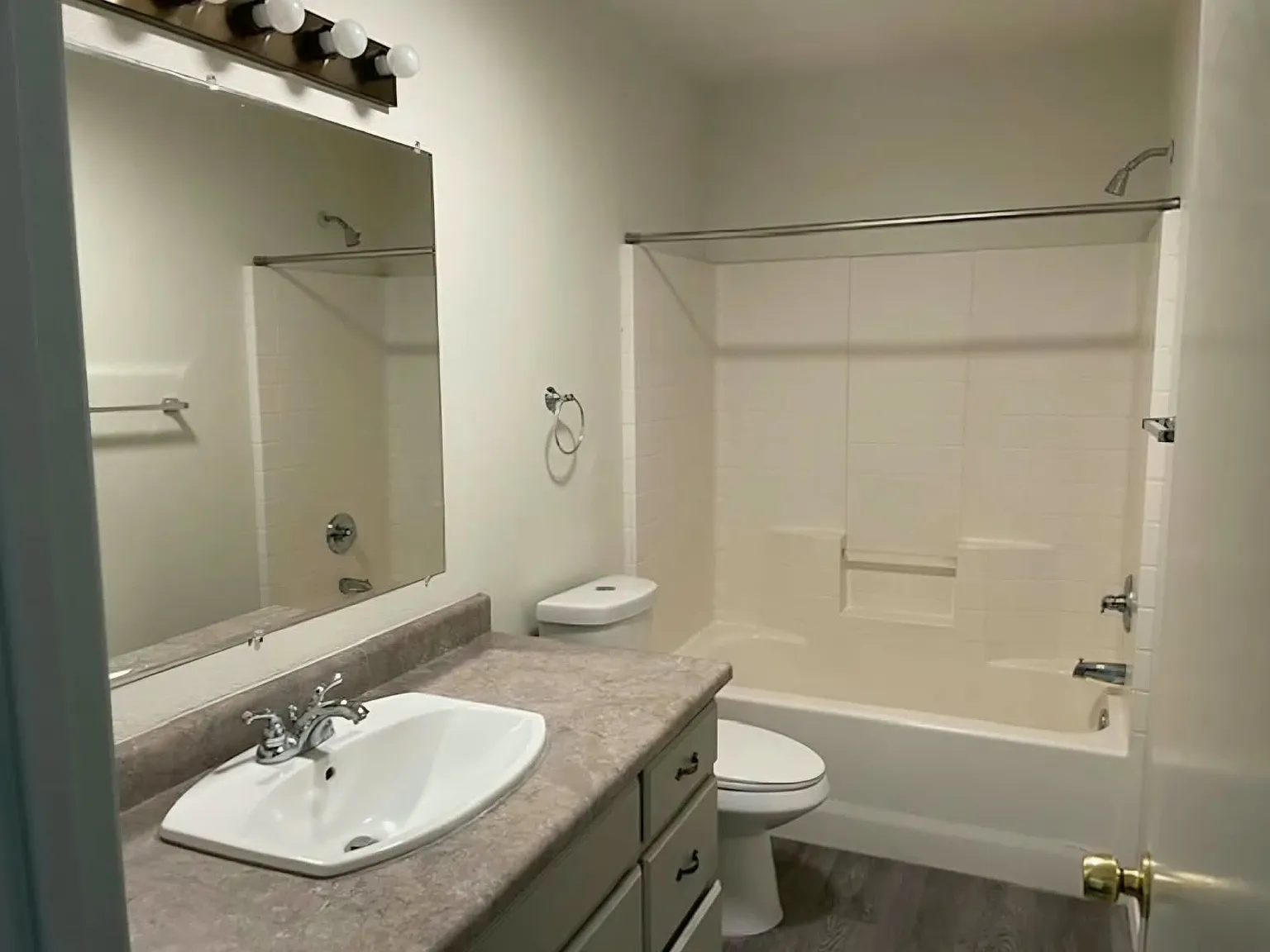 3 bed, 1318 sqft, $1,495 — Photo 1