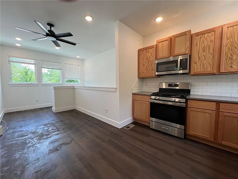 1341 W Hendrix St #4 — Photo 9