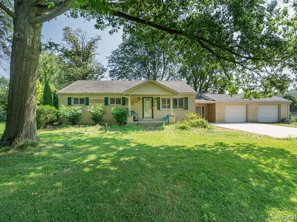 61960 Schoenherr Rd, Washington, MI 48094