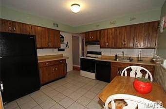 4th image of 4026 Carnation Dr