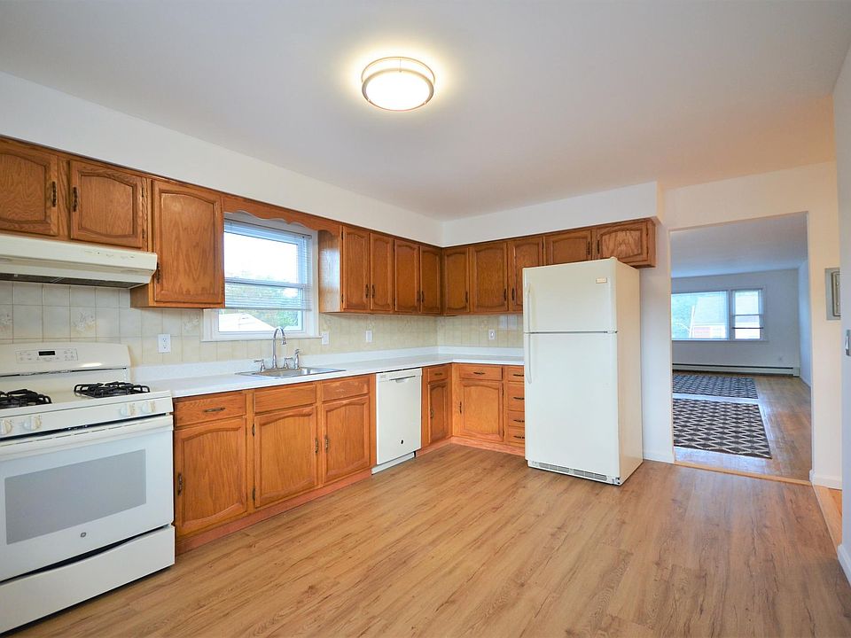 1st image of 125 Clunie Ave