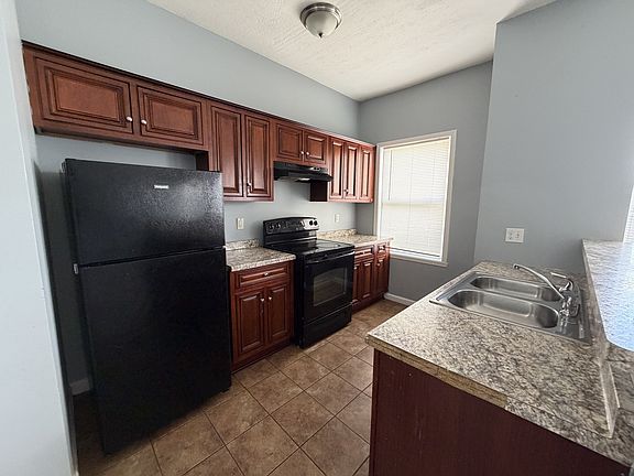 3rd image of 751-757 W Main St
