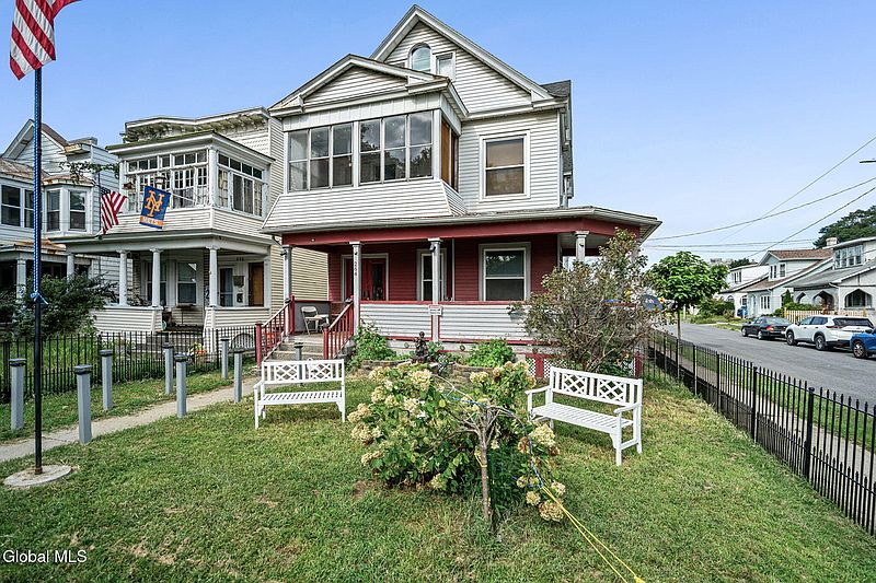 3rd image of 264 Manning Boulevard