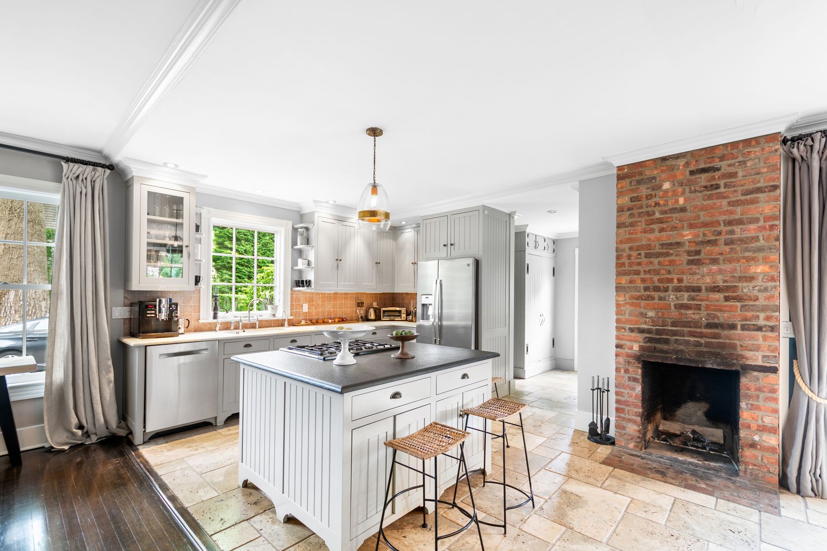  kitchen island and  area