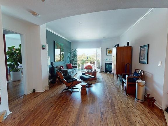 4th image of 12407 Moorpark St APT 303