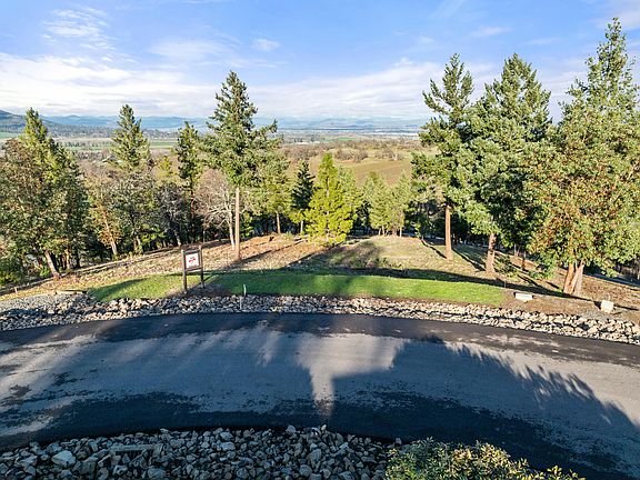 5th image of 70 Vineyard View Cir