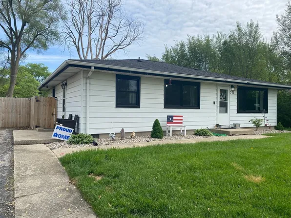 377 Briarwood Dr, Valparaiso, IN 46385