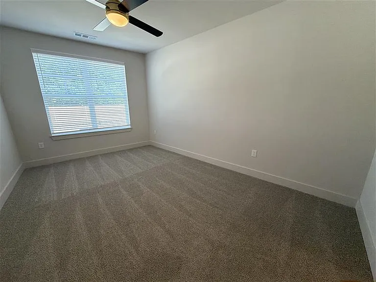 District on the Etowah Apartments — Photo 1124