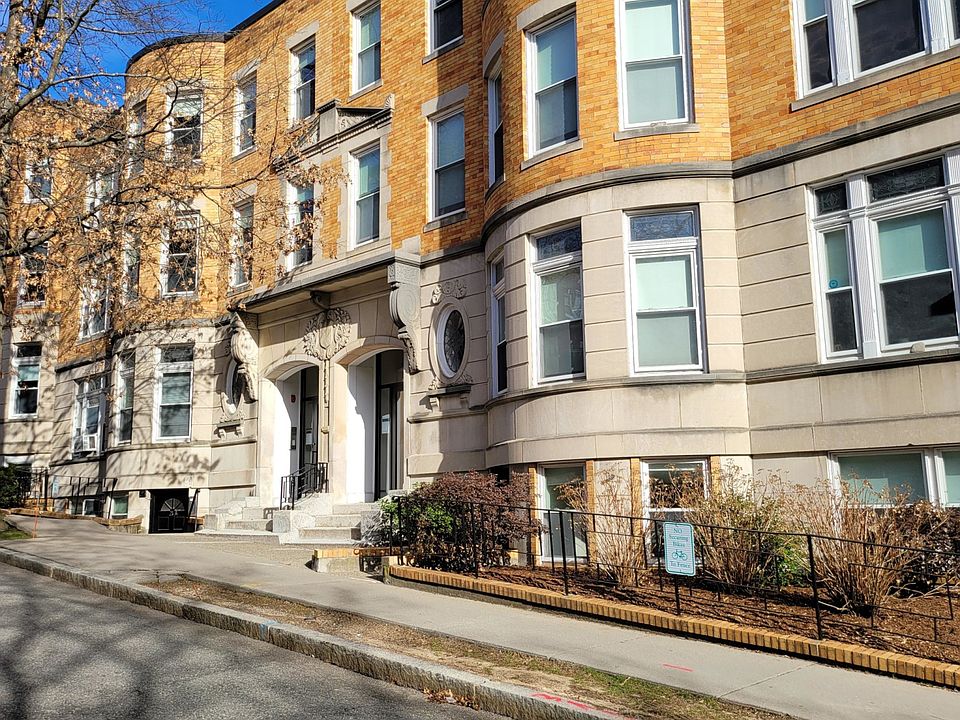 1st image of 17 Fairbanks St APT 31