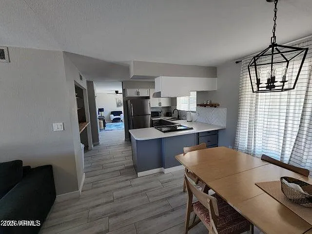 630 E Julie Dr — Photo 5
