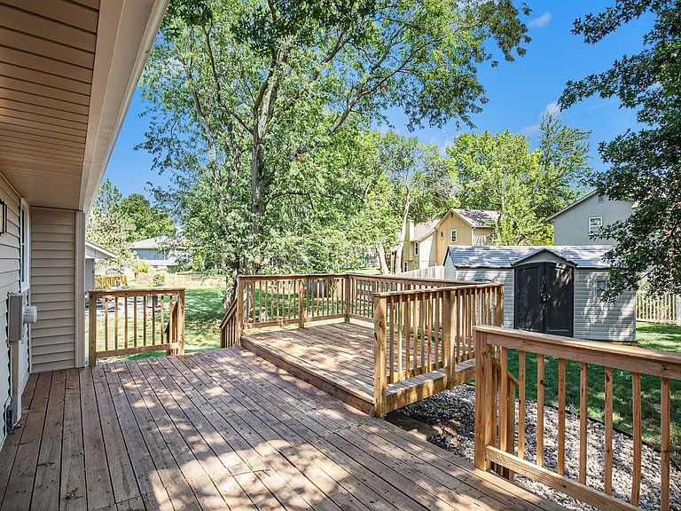 309 SE Brownfield Dr — Photo 23