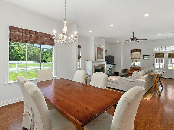 5th image of 5910 Camellia Pl