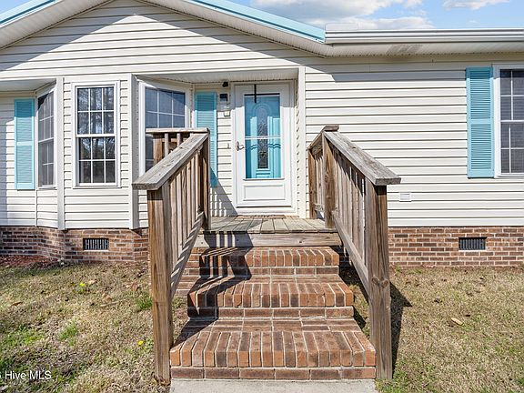4th image of 407 Maplewood Drive NW