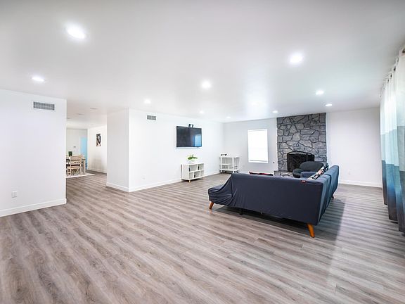 3rd image of 6961 Forbes Ave