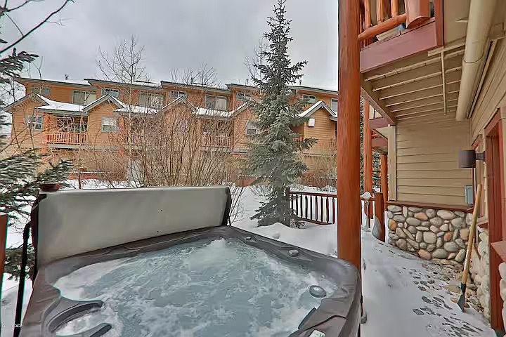 2nd image of 212 Sawyer Cir