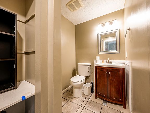 5th image of 560 Bedford St APT E7
