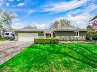 17 Golfview Pl, Dekalb, IL 60115