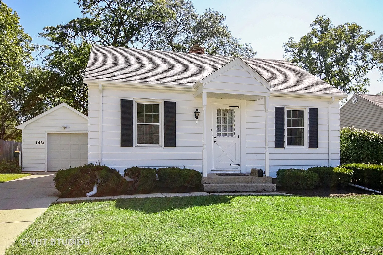 1621 Stratford Ct photo 1