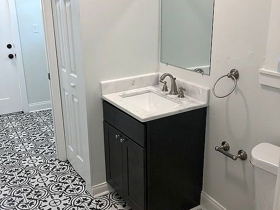 3rd image of 609 Ariana St